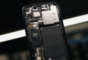 img 6164 300x205 - Аккумулятор iPhone - копия или ориг?